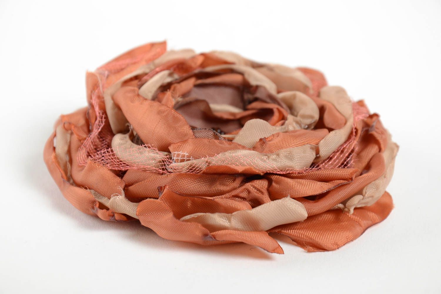 Текстильная брошь из лент в виде пышного коричневого цветка ручной работы фото 2