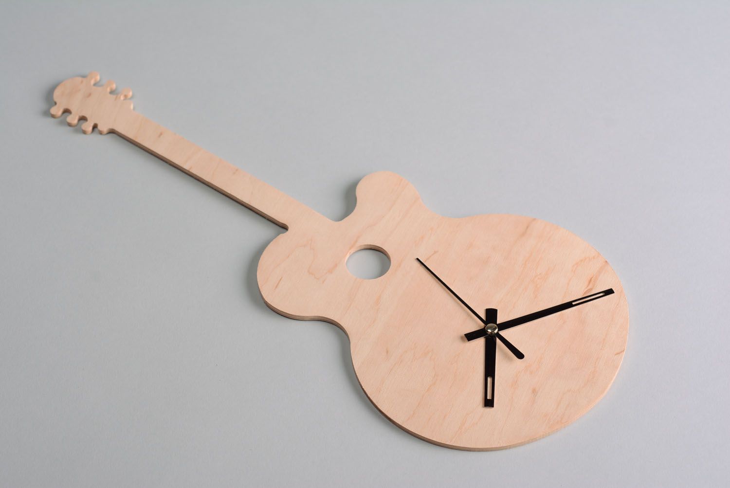 Ébauche pour horloge en bois brut à décorer en forme de guitare fait main photo 1
