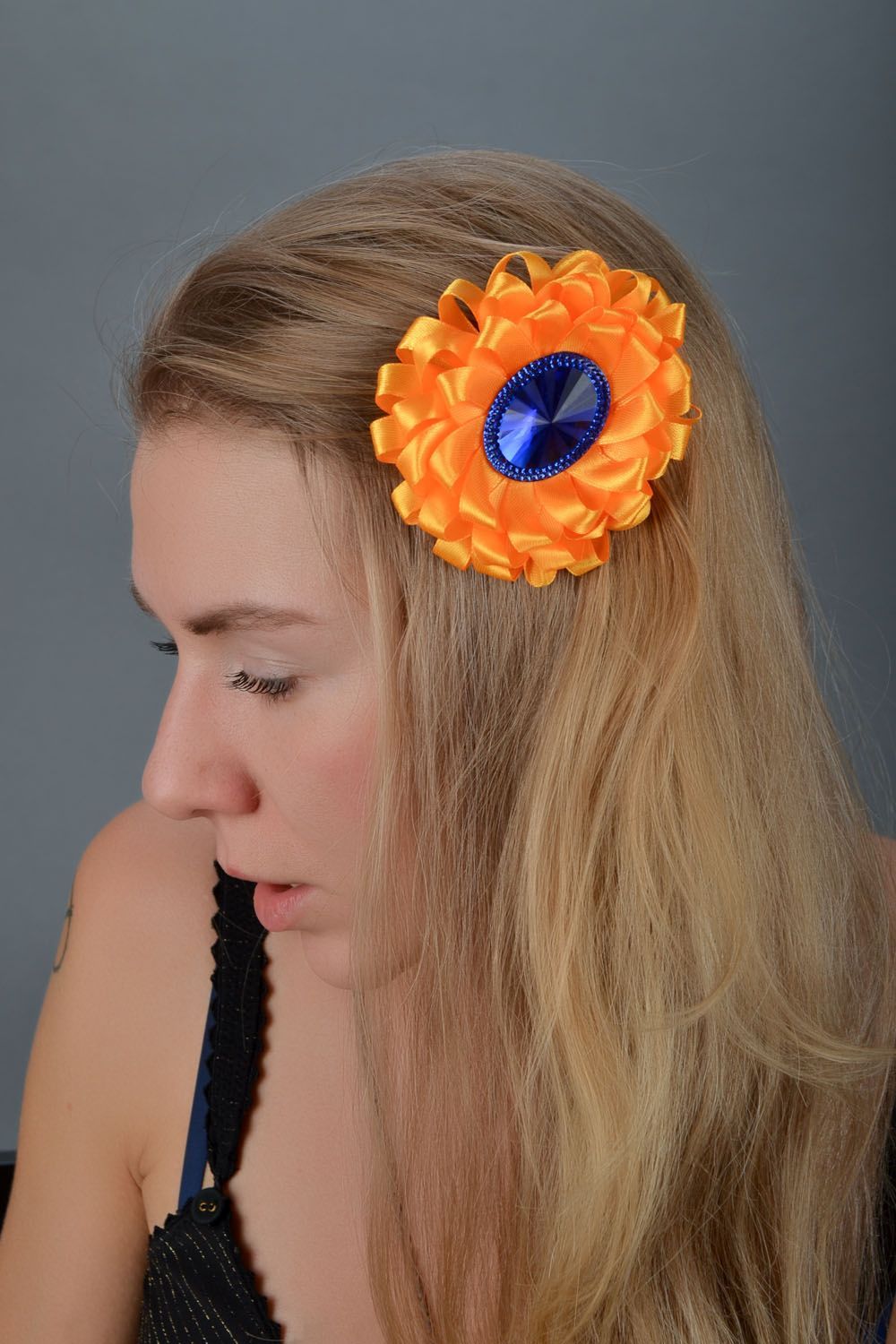 Orange hair clip photo 1