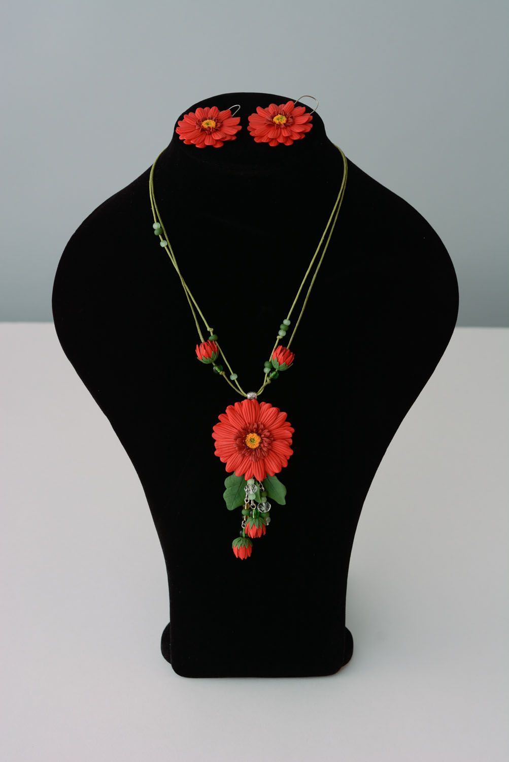Flower pendant and earrings photo 1