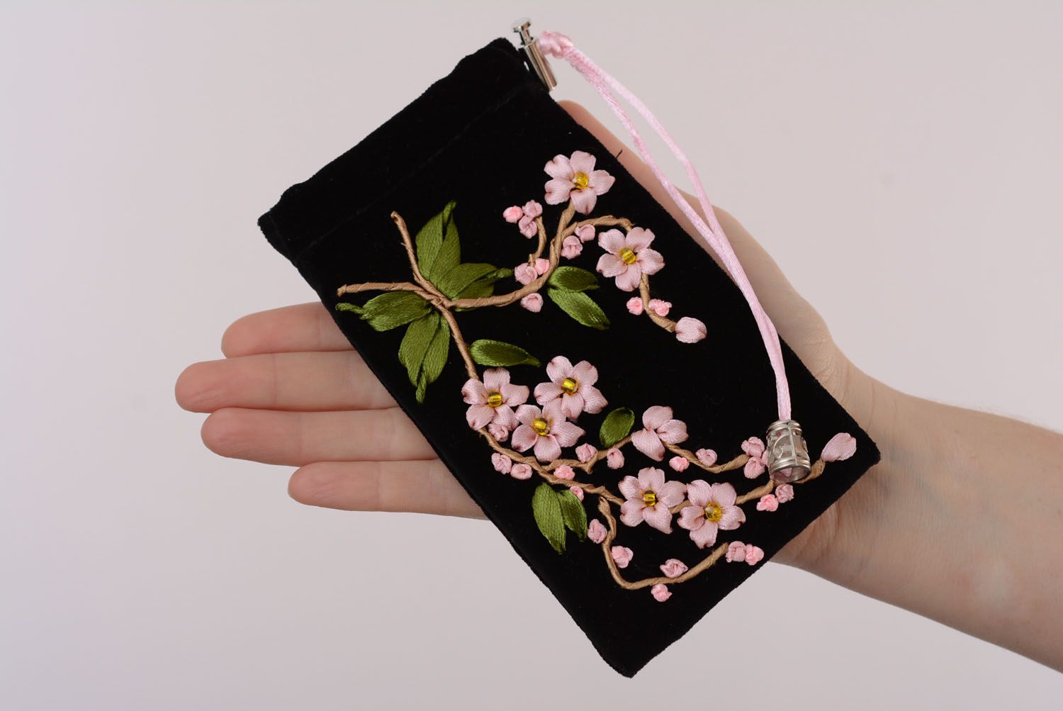 Bestickte Handytasche aus Samt japanische Blütenkirsche foto 5