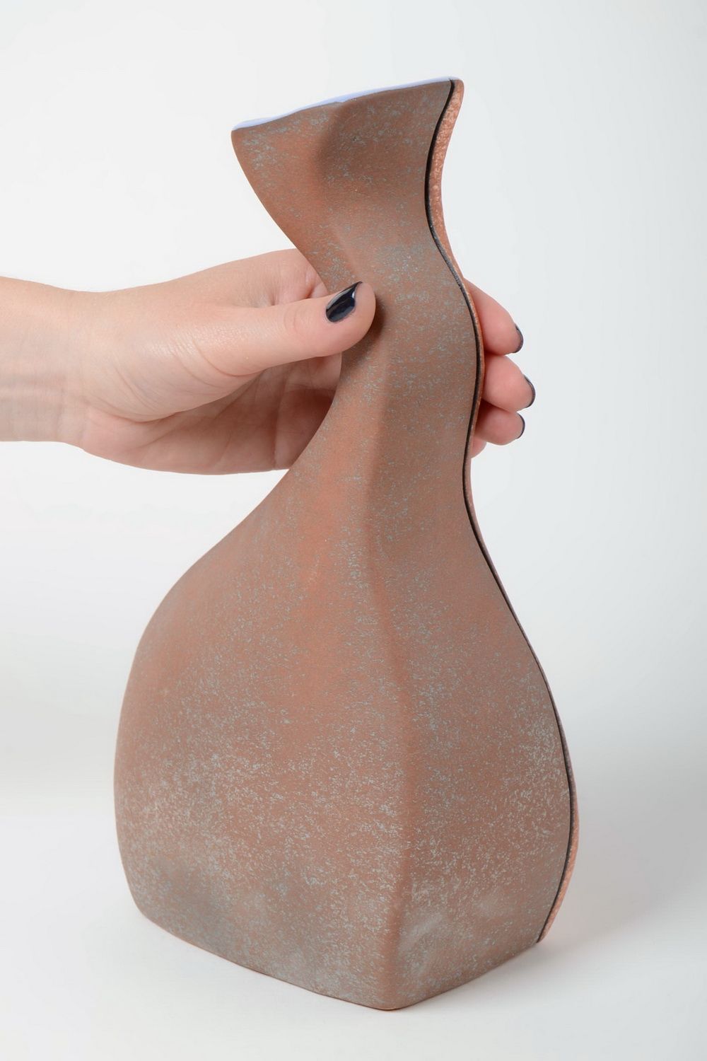 Dekorative Vase aus Ton für Tischdeko mit Bemalung handgeschaffen interessant foto 5