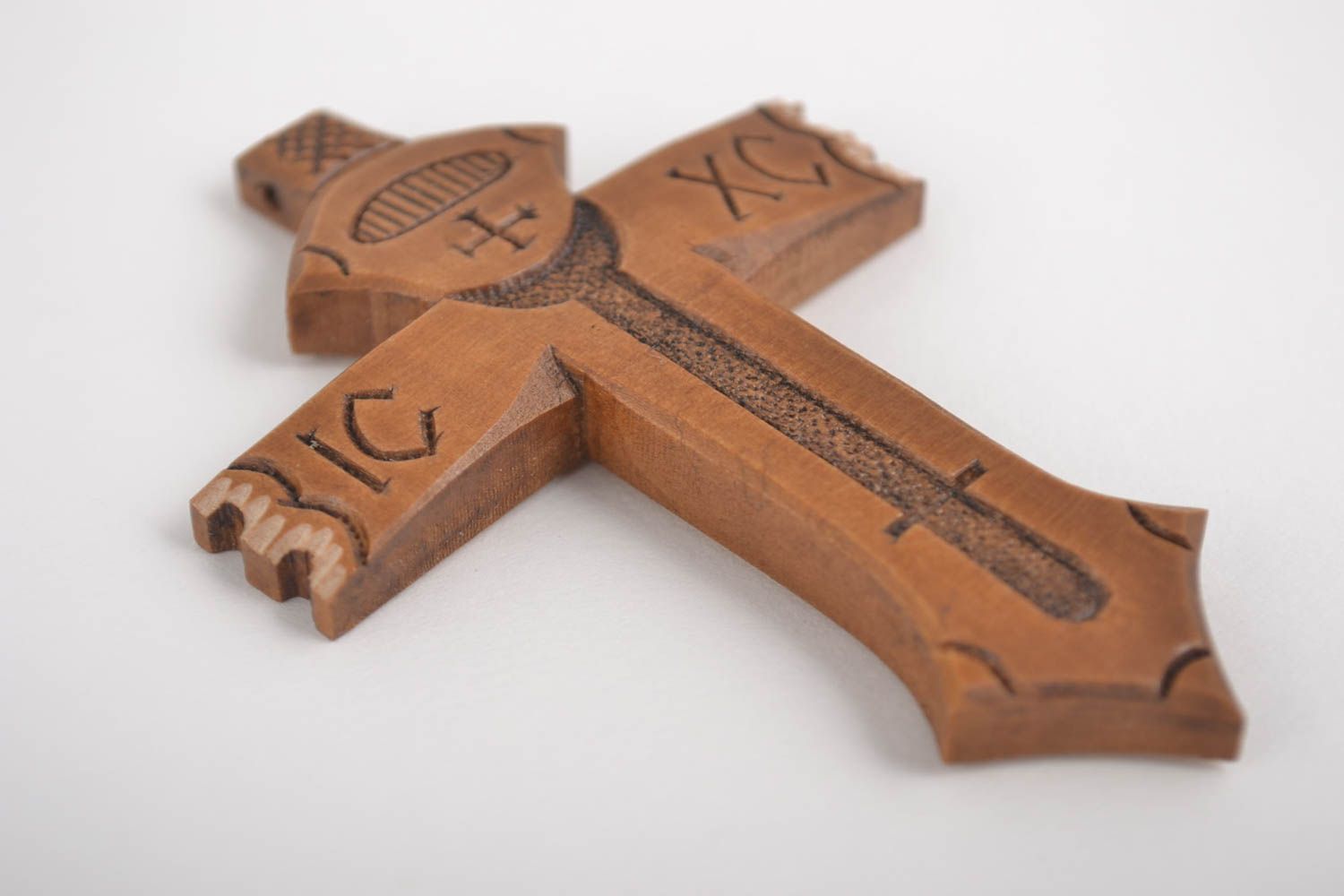 Croix pectorale faite main Pendentif en bois de poirier verni Objet religieux photo 4