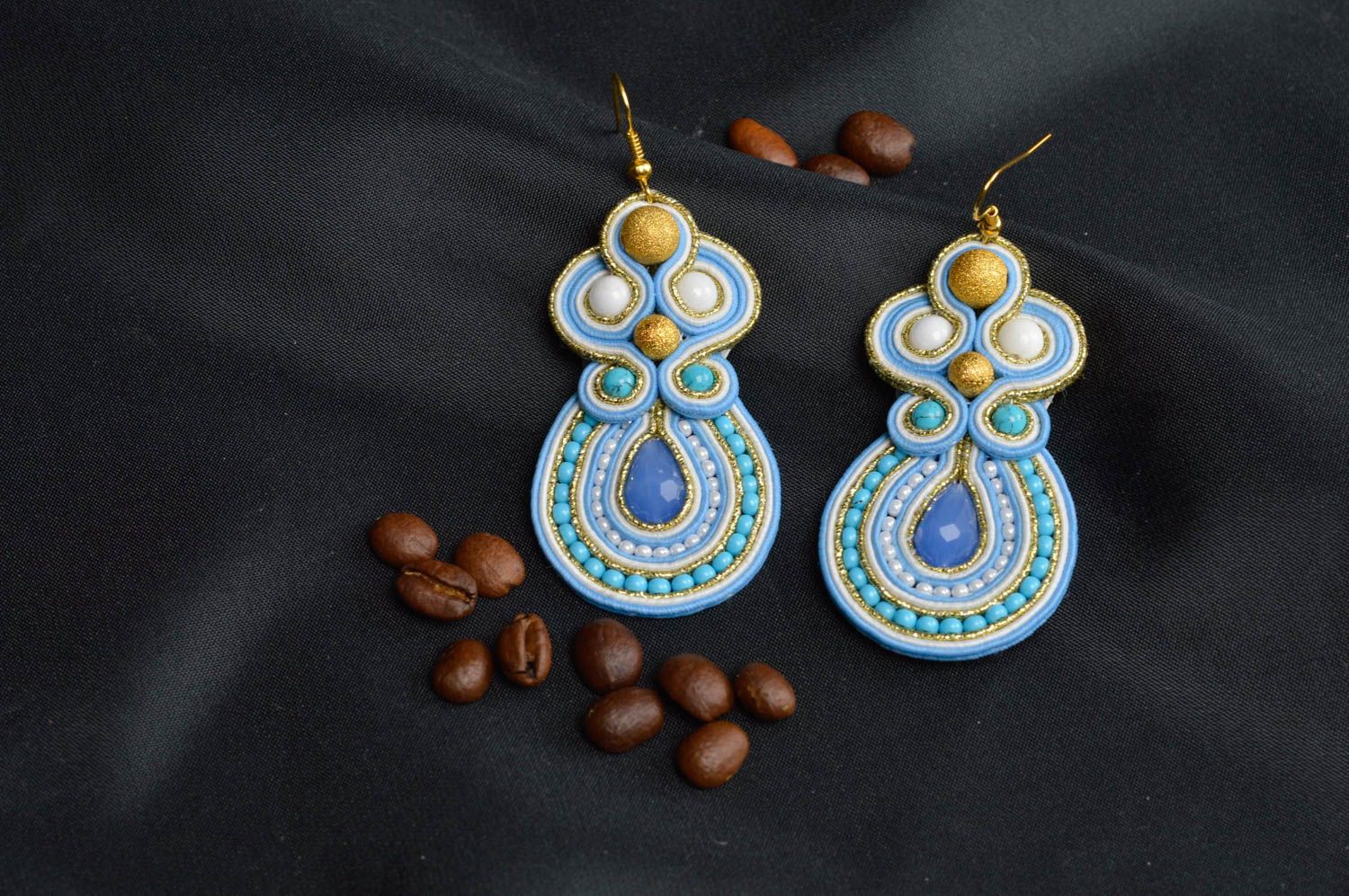 Boucles d'oreilles soutache avec jaspe et perles de rocaille faites main bleues photo 1