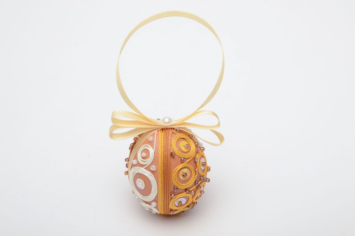 Œuf de Pâques à suspendre fait main avec perles de rocaille et fils pour décoration photo 2