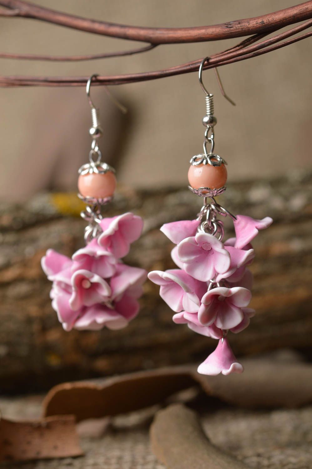 Boucles d'oreilles fleurs roses Bijou fait main pendantes Cadeau pour femme photo 1