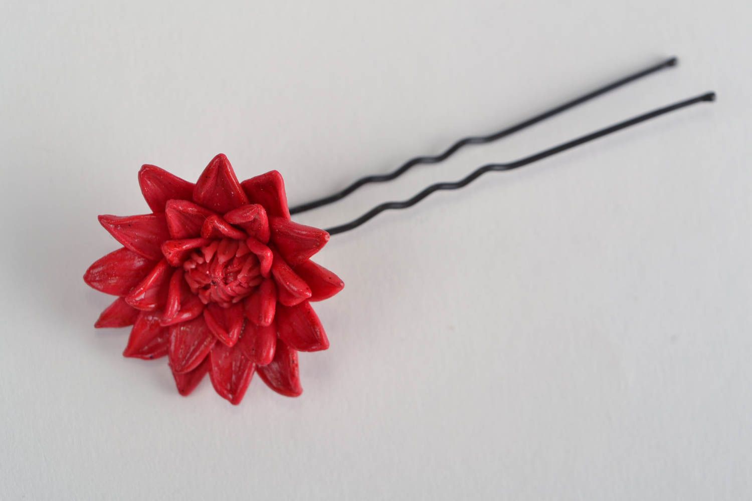 Красная шпилька для волос из полимерной глины ручной работы с цветком красивая фото 3