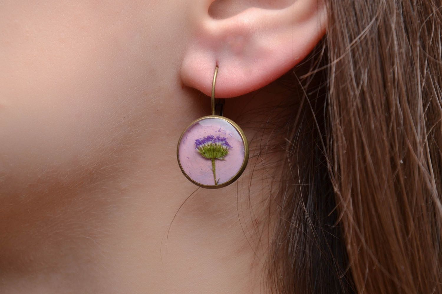 Runde Ohrringe mit echten Blumen foto 2