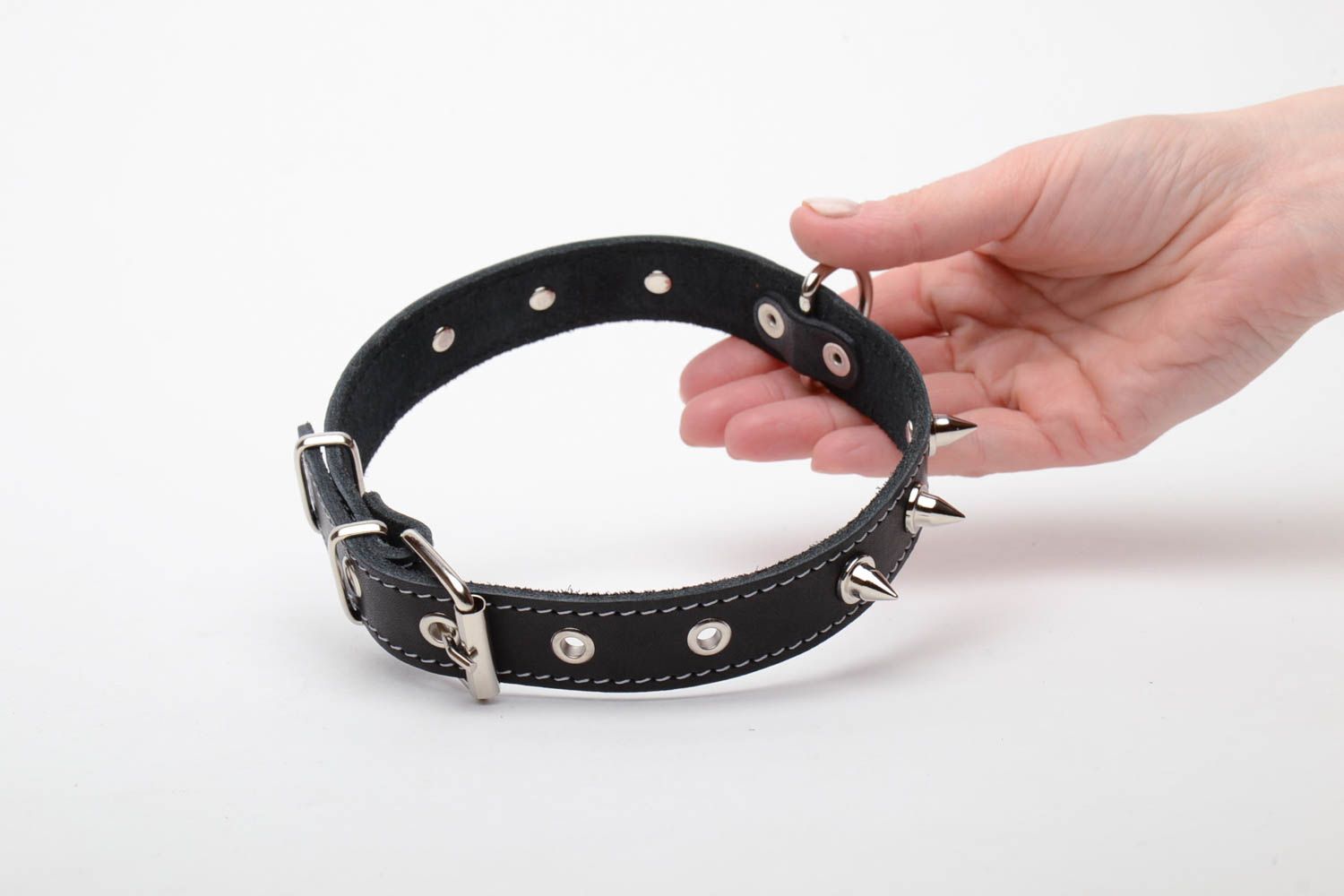 Leather collar with studs photo 5