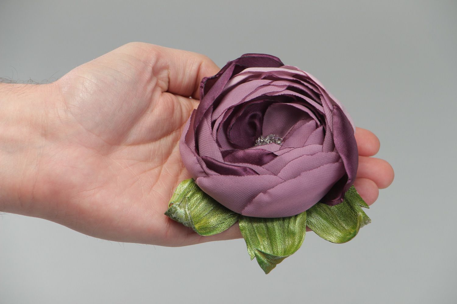 Шифоновая брошь в виде цветка с натуральной кожей женская лиловая ручной работы  фото 4