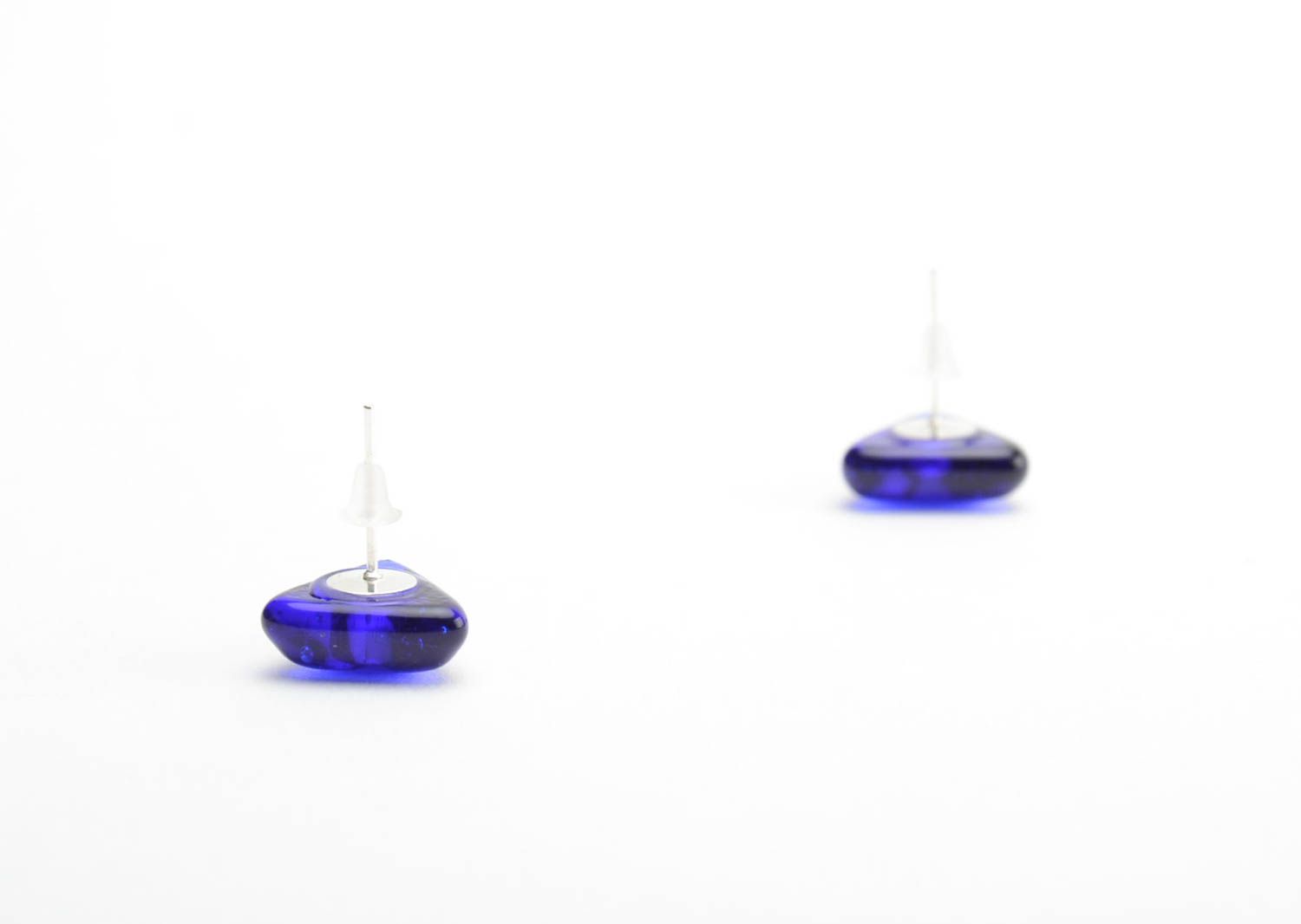 Kleine schöne blaue Ohrstecker aus Glas Fusing Technik handmade Schmuck foto 4