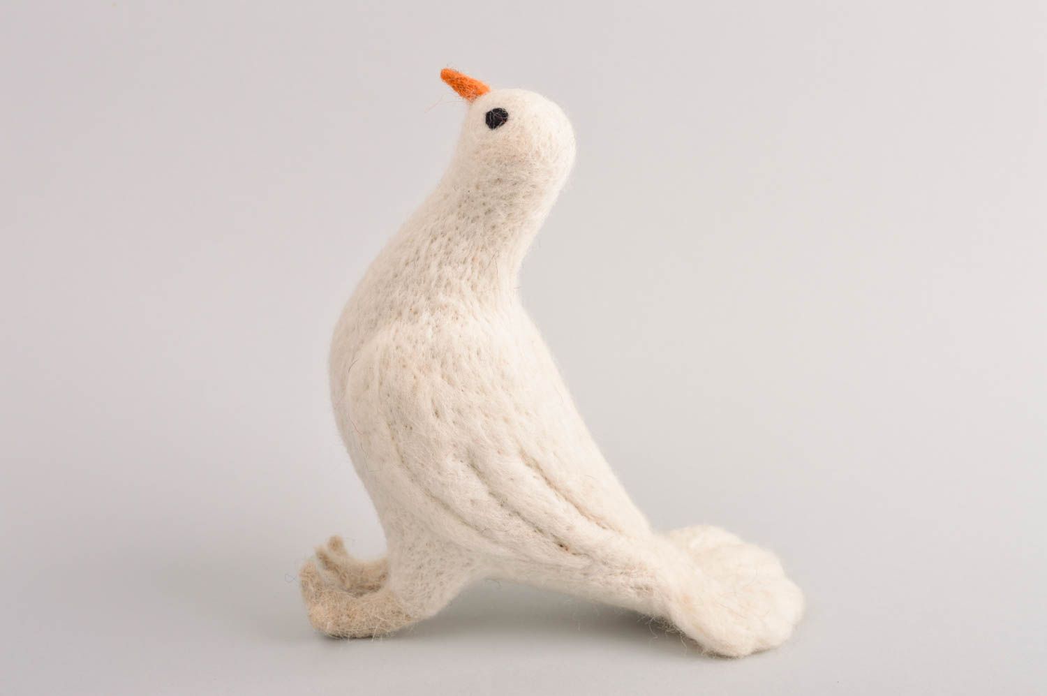Weißes Kuscheltier Taube handmade Spielzeug aus Wolle Geschenk für Kinder foto 3