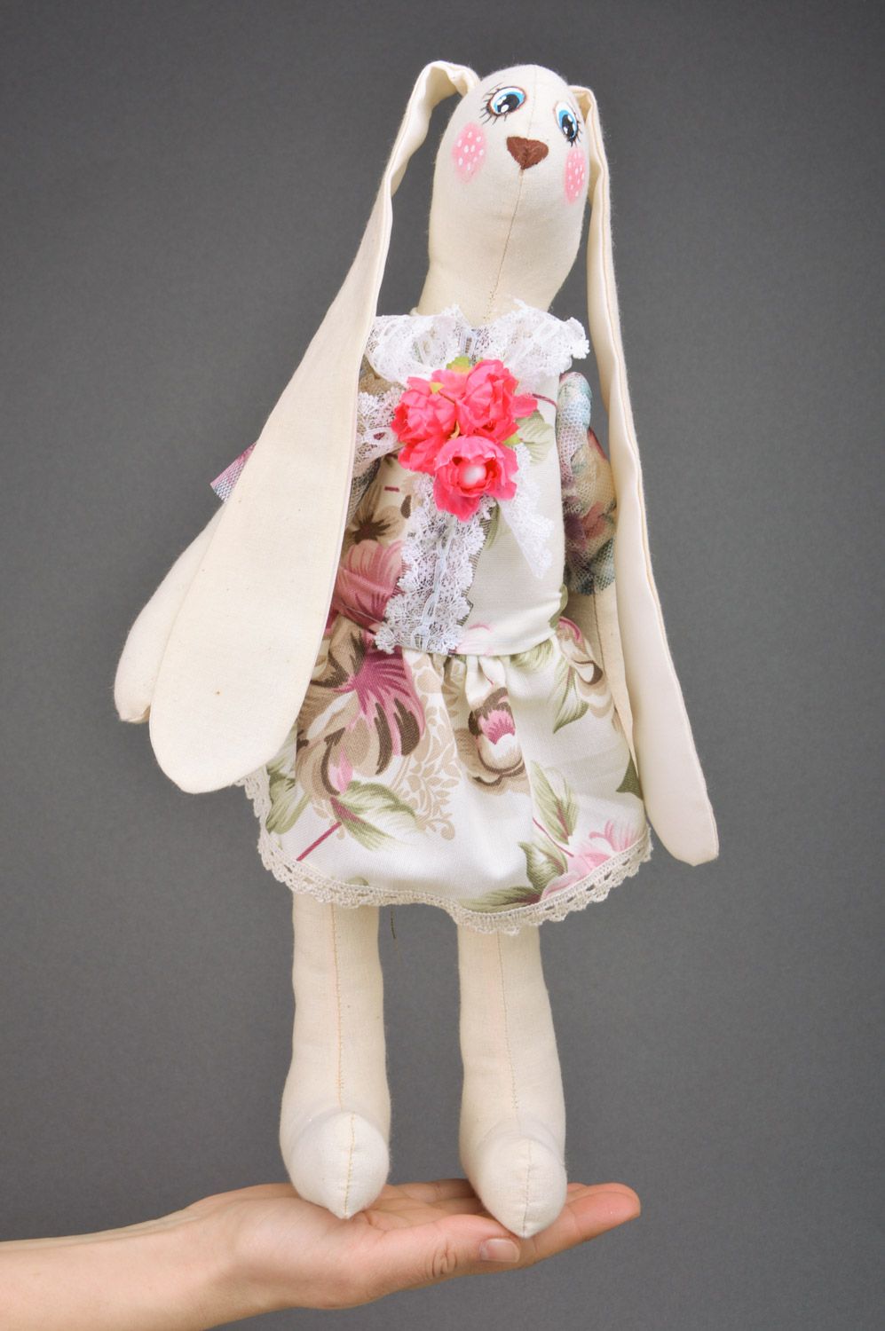 Мягкая игрушка ручной работы длинноухий заяц из ткани гобелена с росписью фото 2
