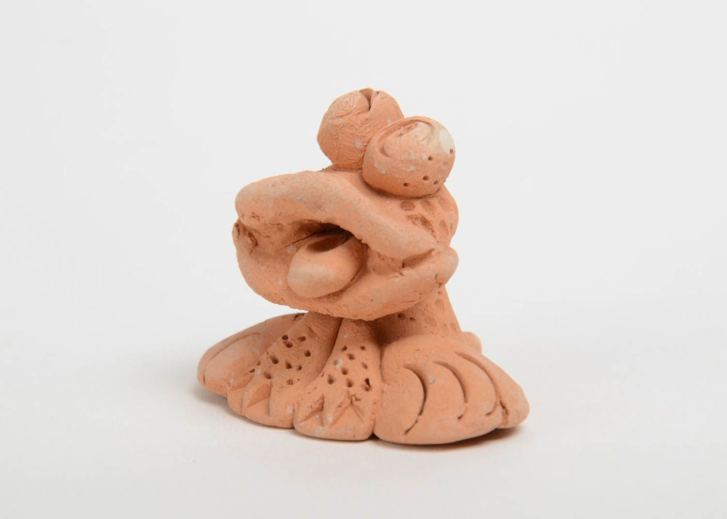 Оригинальная глиняная статуэтка лягушки ручной работы миниатюрная декоративная фото 2