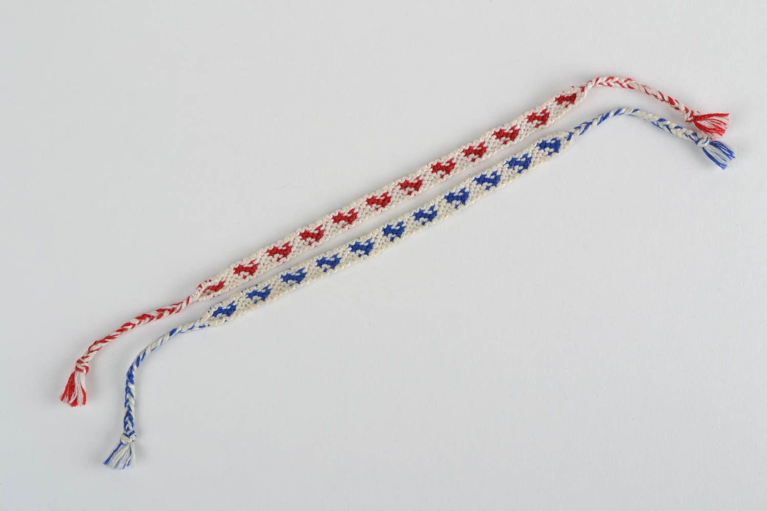Текстильные браслеты светлые с красным и синим на завязках 2 шт набор хэнд мейд фото 5