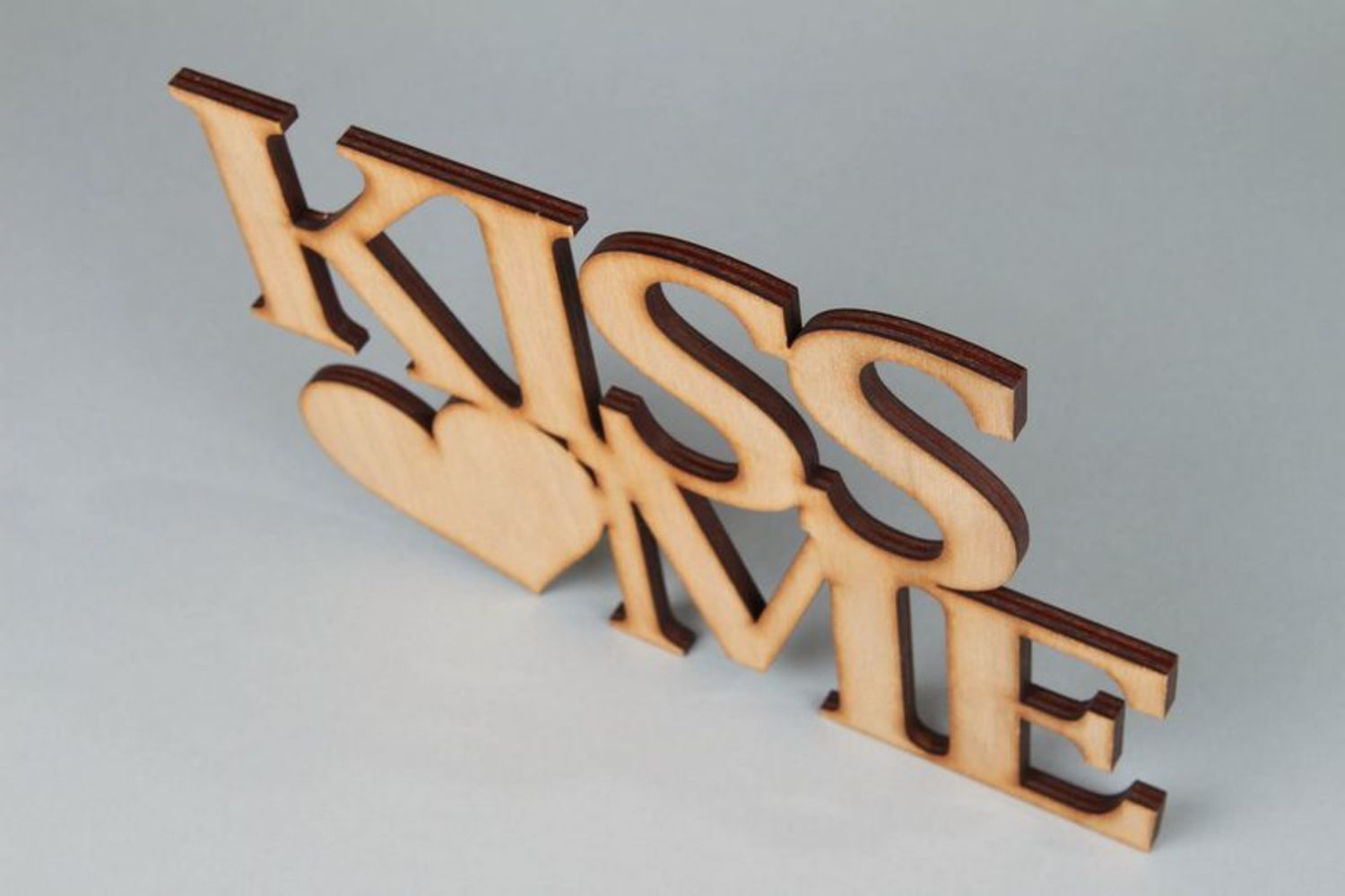 Chipboard décoratif inscription en bois KISS ME photo 2