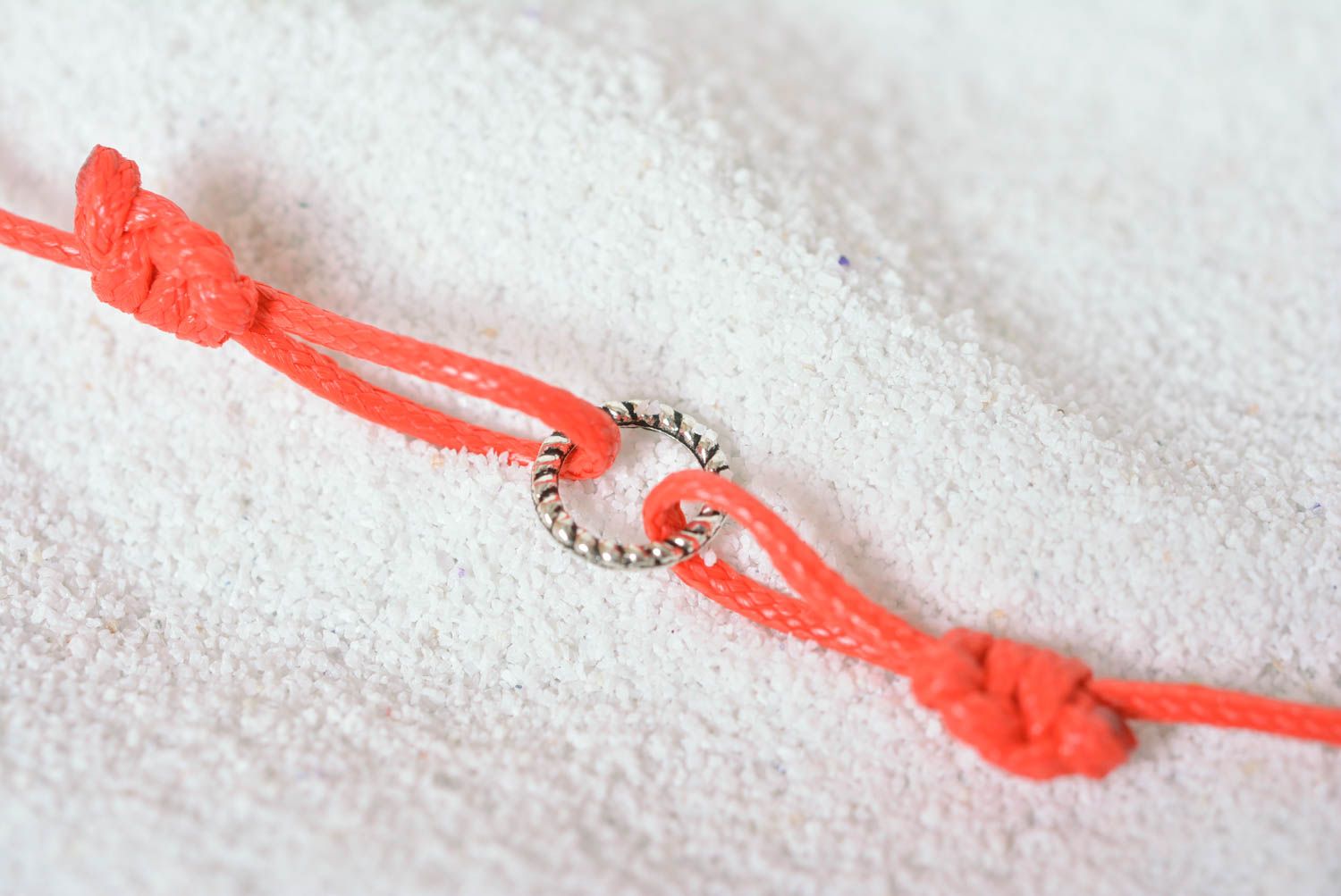 Bracelet rouge Bijou fait main en cordon ciré avec breloque carrée Cadeau femme photo 4