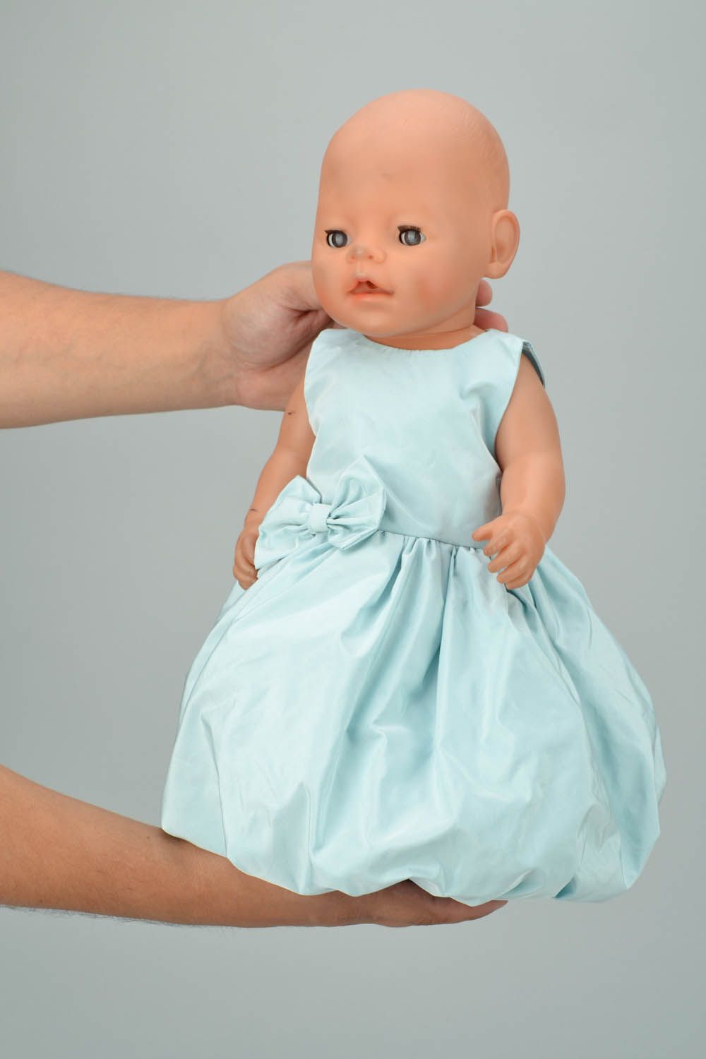 Accessoire poupée robe en taffetas faite main photo 2