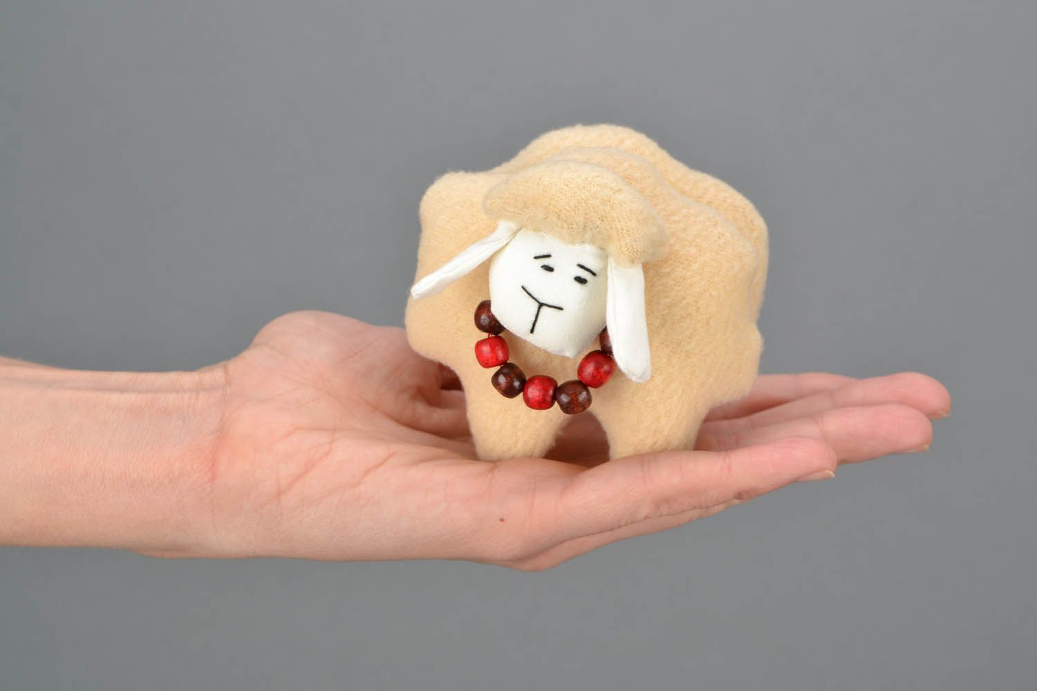 Brinquedo macio feito de algodão e lã cordeiro foto 2