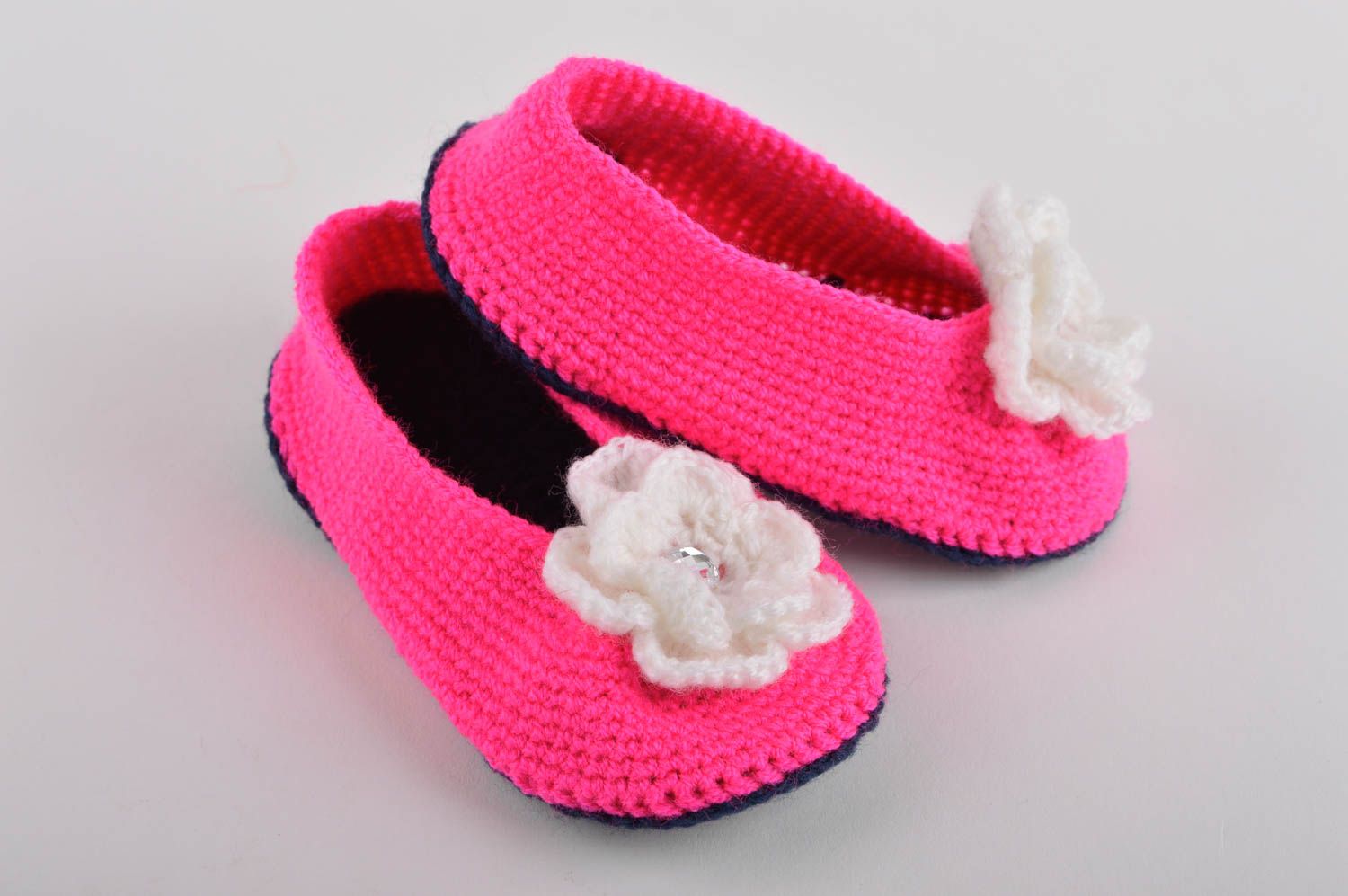 Handmade crocheted pink slippers unusual warm footwear home slippers for kids photo 2
