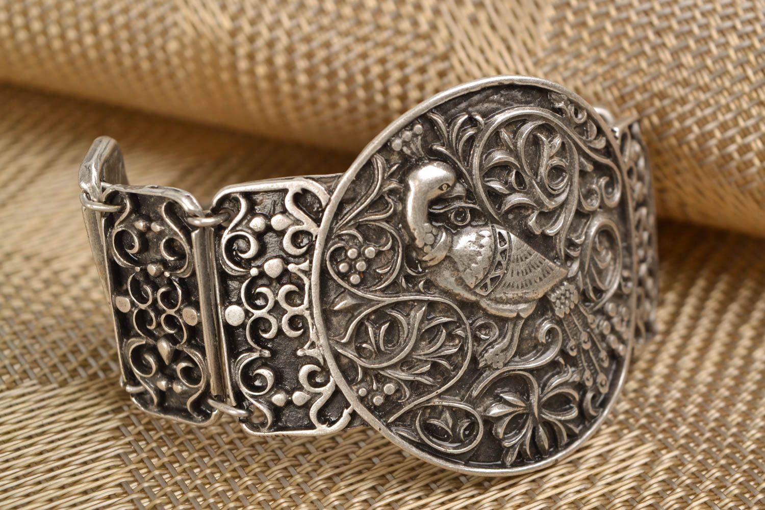 Bracelet en métal original style ethnique technique de coulage fait main Paon photo 1