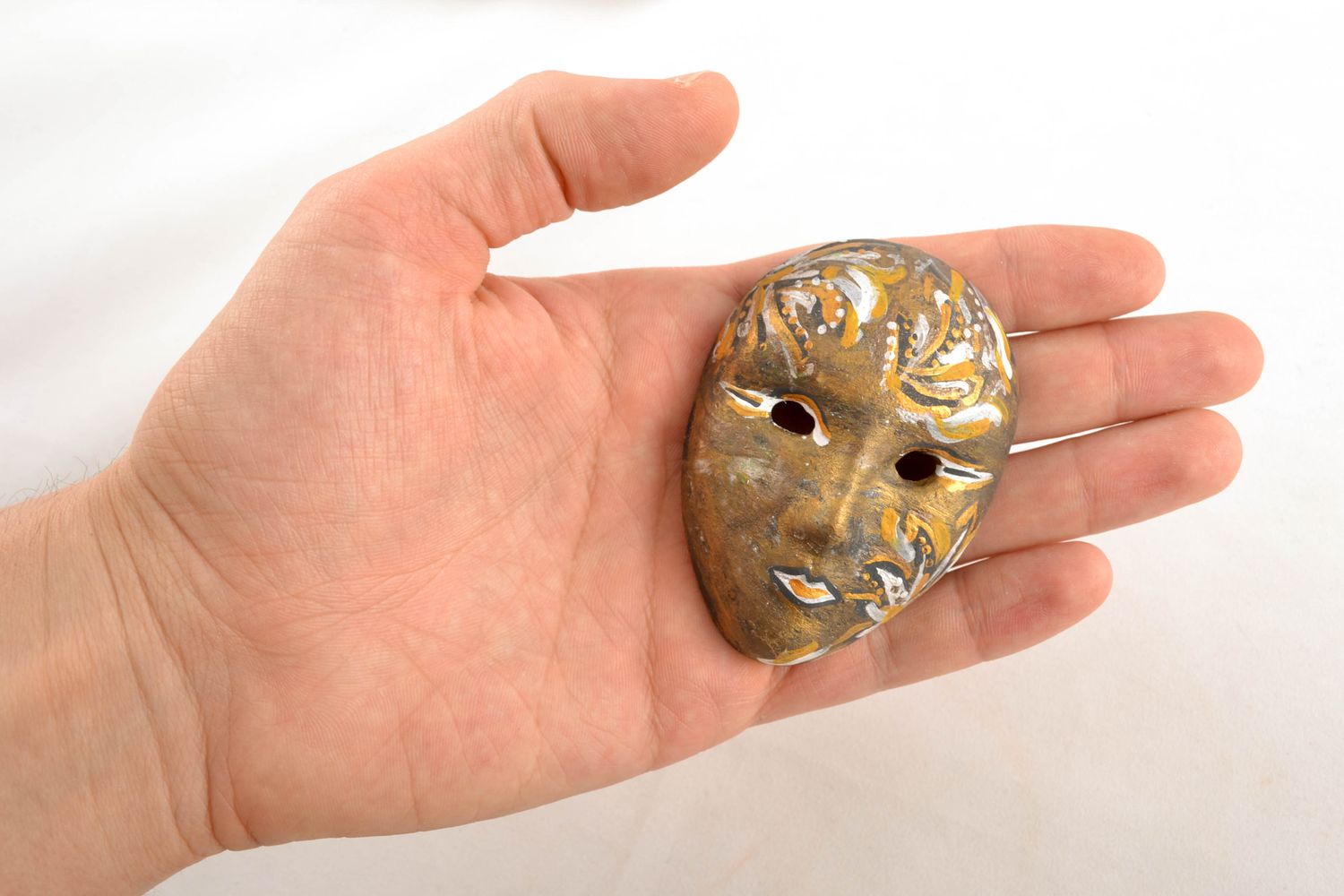 Сувенирная маска из глины с росписью  фото 1