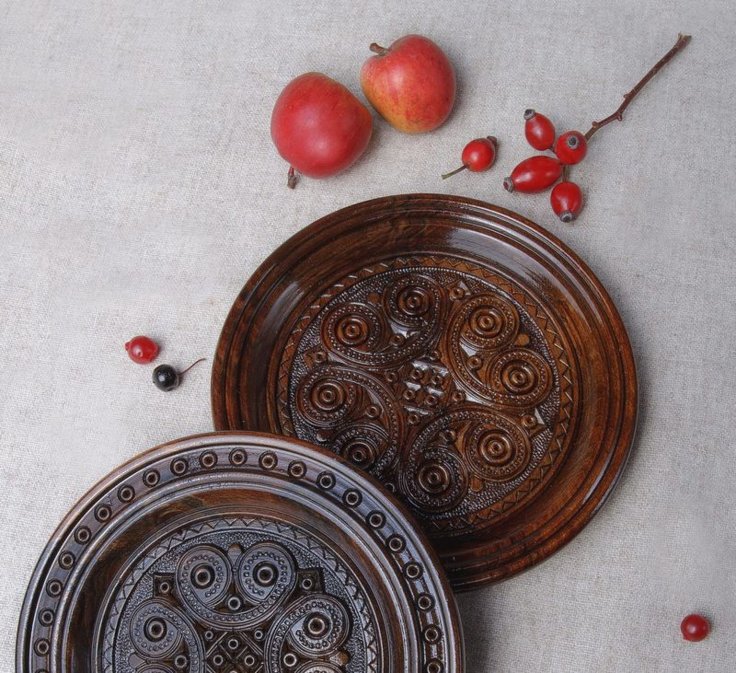 Decorative wooden plate with carving photo 4