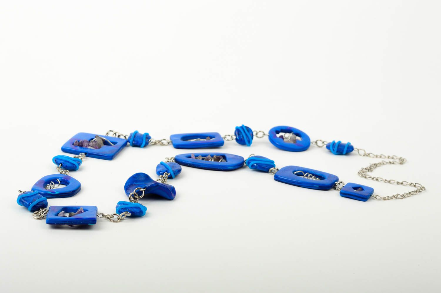 Бижутерия из пластики хенд мейд модная бижутерия украшение на шею синее фото 3