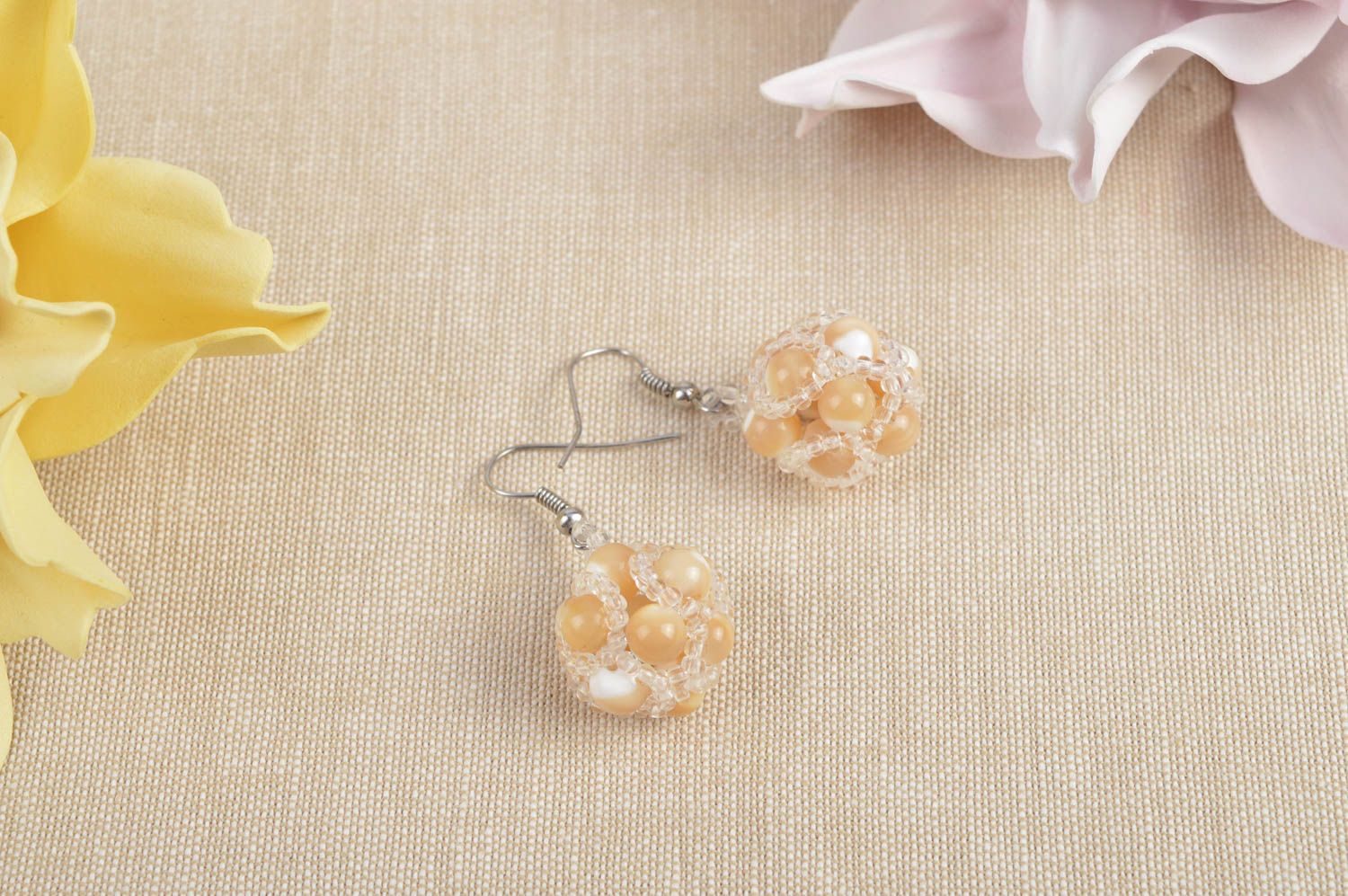 Boucles d'oreilles pendantes Bijou fait main perles fantaisie Cadeau femme photo 1