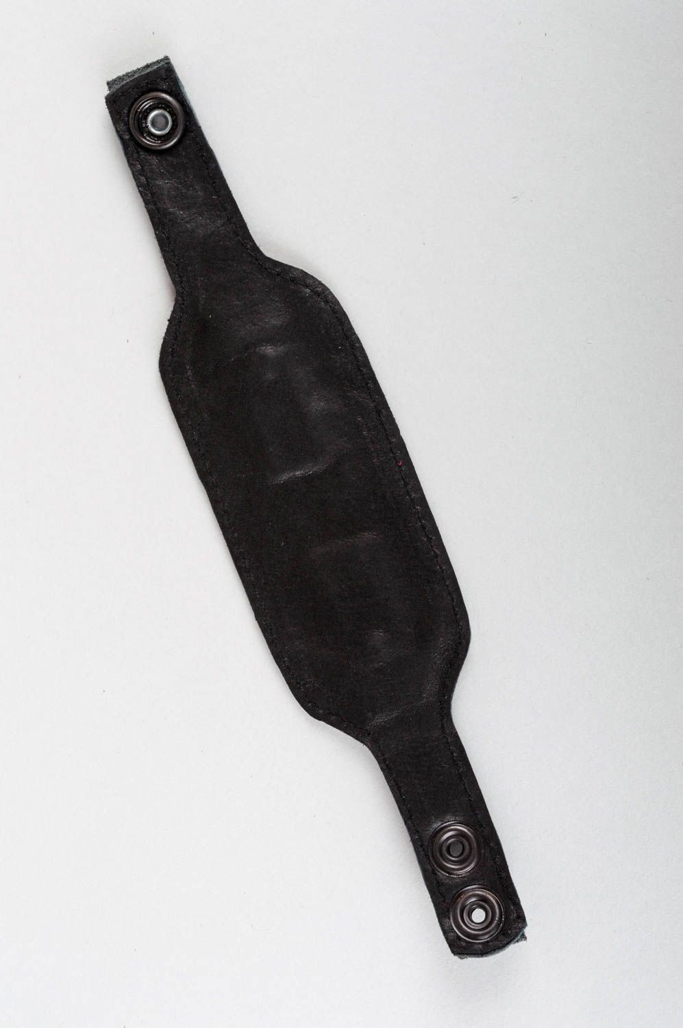 Schwarzes Armband aus Leder mit Rosenmuster handmade Schmuck für Frauen  foto 3