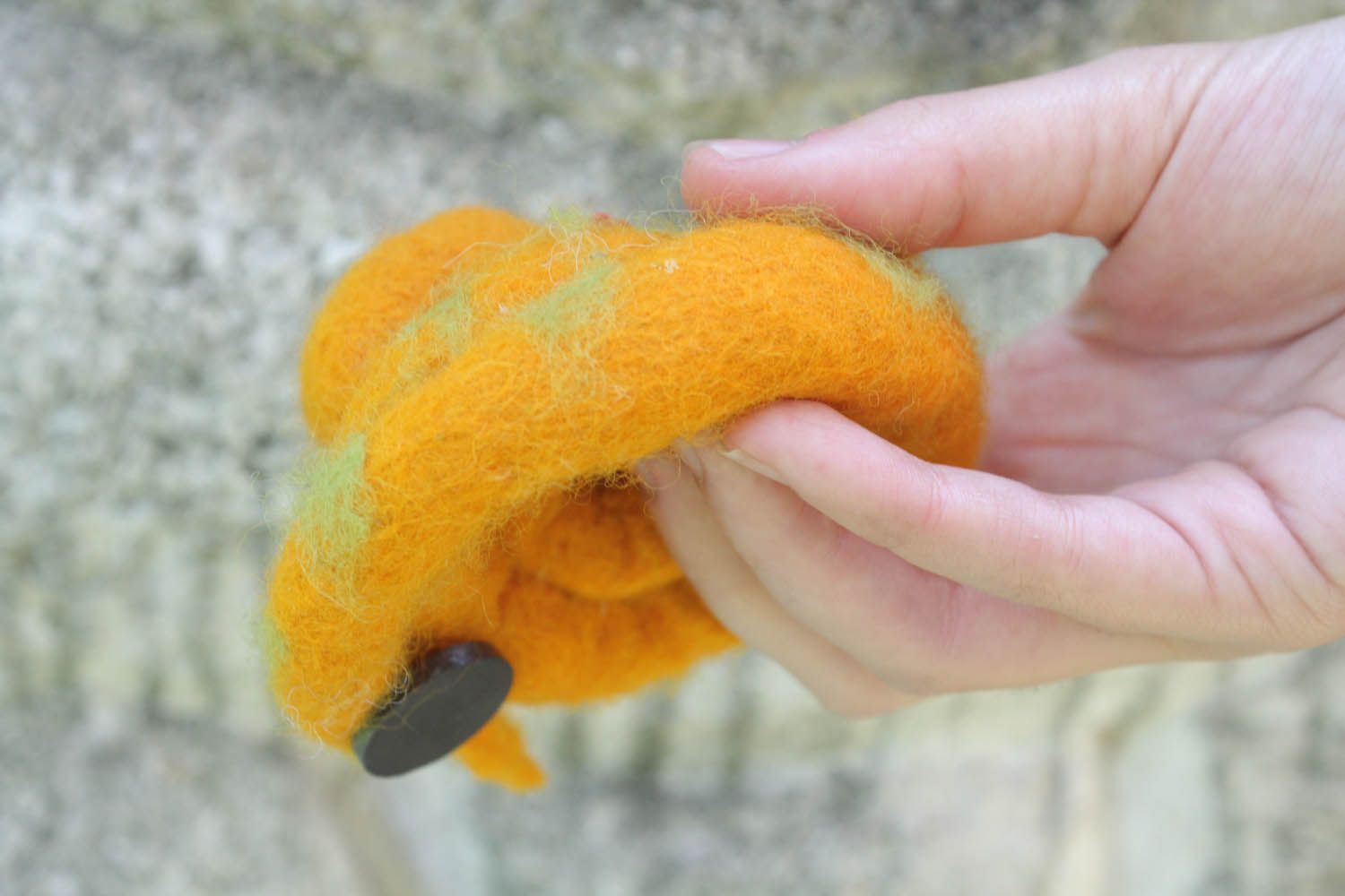 Aimant frigo en laine serpent orange photo 5