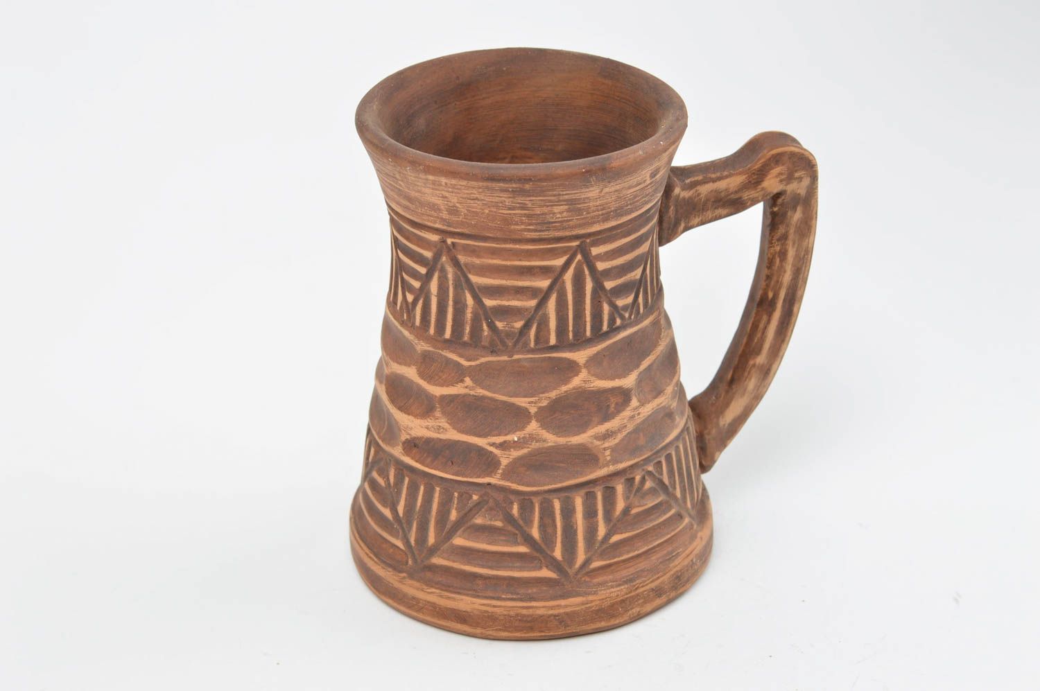 Tasse en céramique brune aux motifs géométriques en relief faite main  photo 3