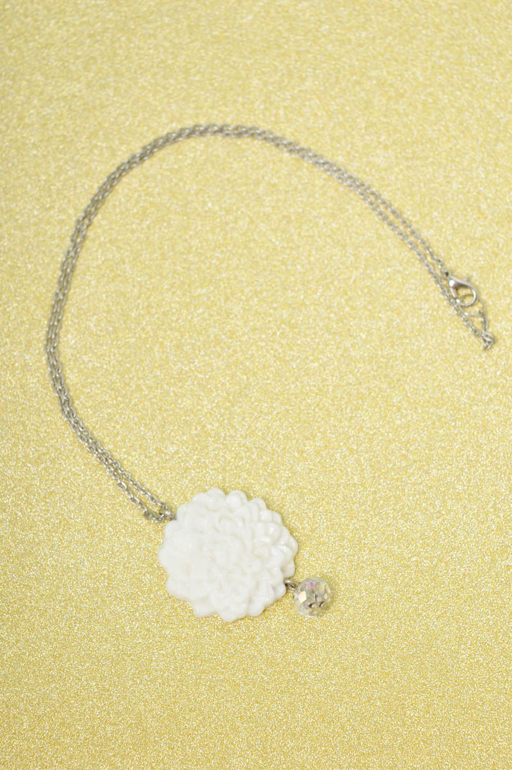 White handmade plastic pendant flower pendant necklace accessories for girls photo 2