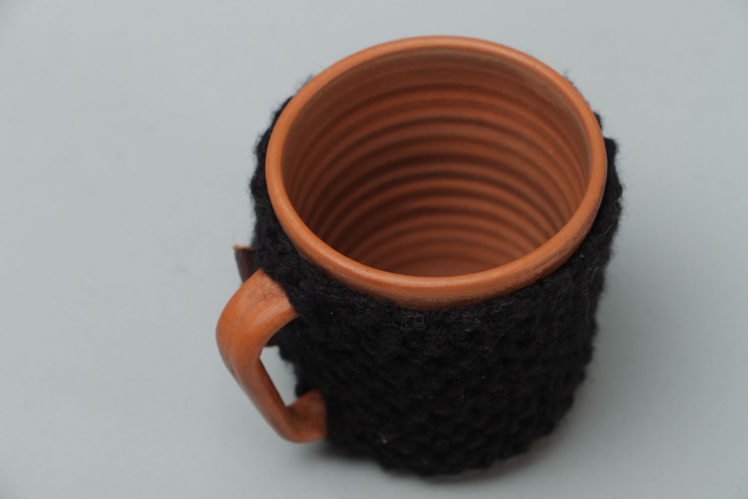 10 oz clay terracotta color cup with handle and black knitted cover photo 2