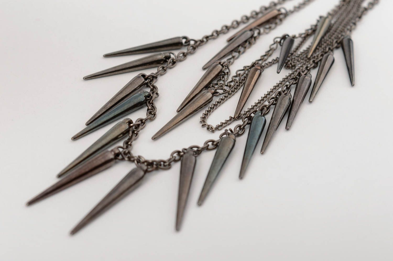 Handmade Metall Collier mit Dornen aus Plastik originell mehrreihig für Frauen foto 2