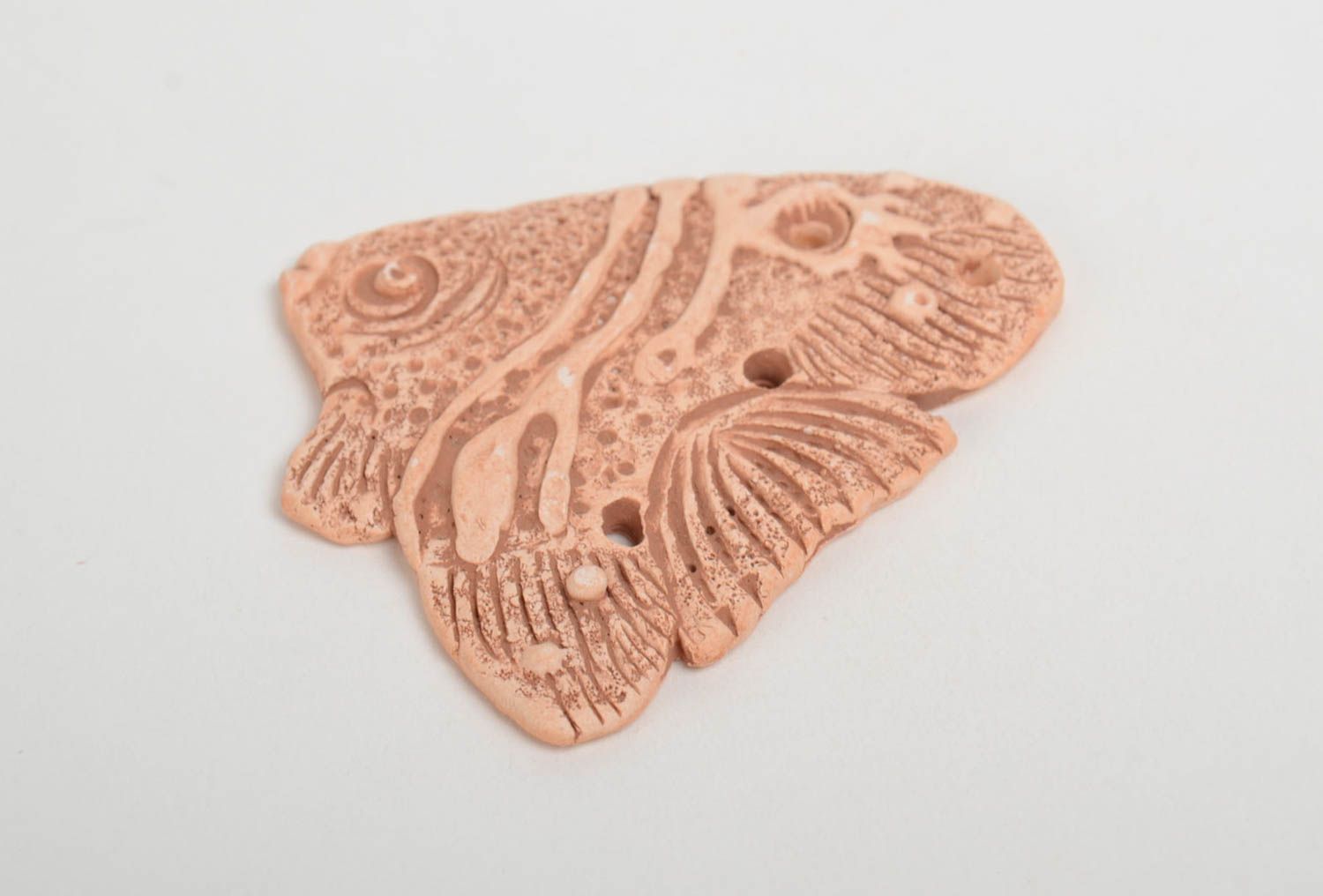 Pendentif à décorer ébauche en forme de poisson en terre cuite fait main photo 4