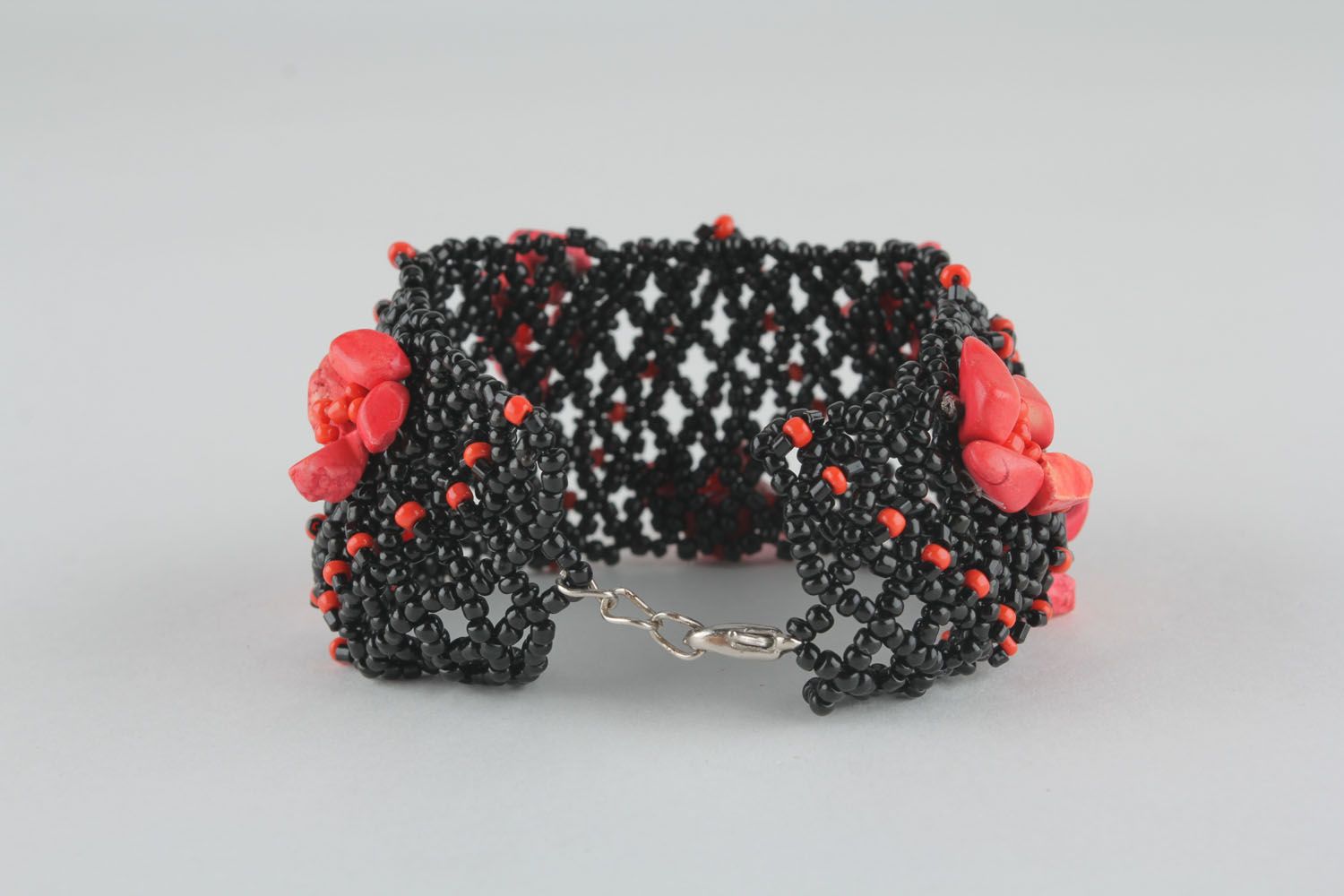 Bracelet with beads and corals photo 3