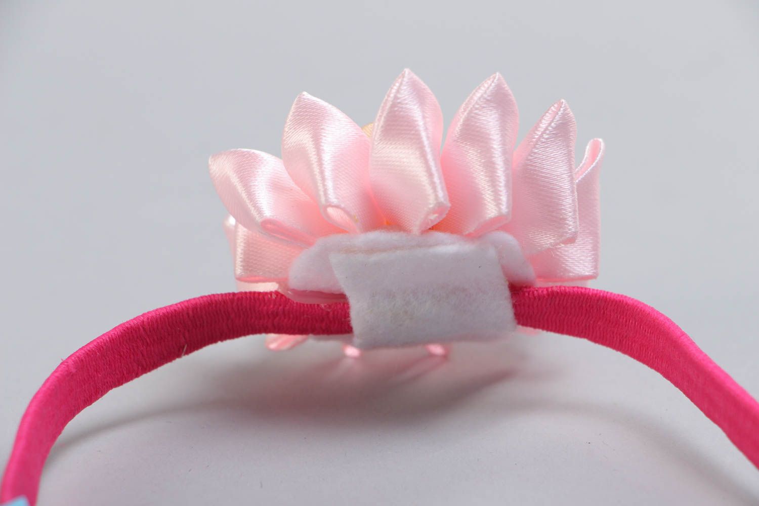 Bandeau à cheveux fin pour fillette fleur rose technique kanzashi bijou enfant photo 4