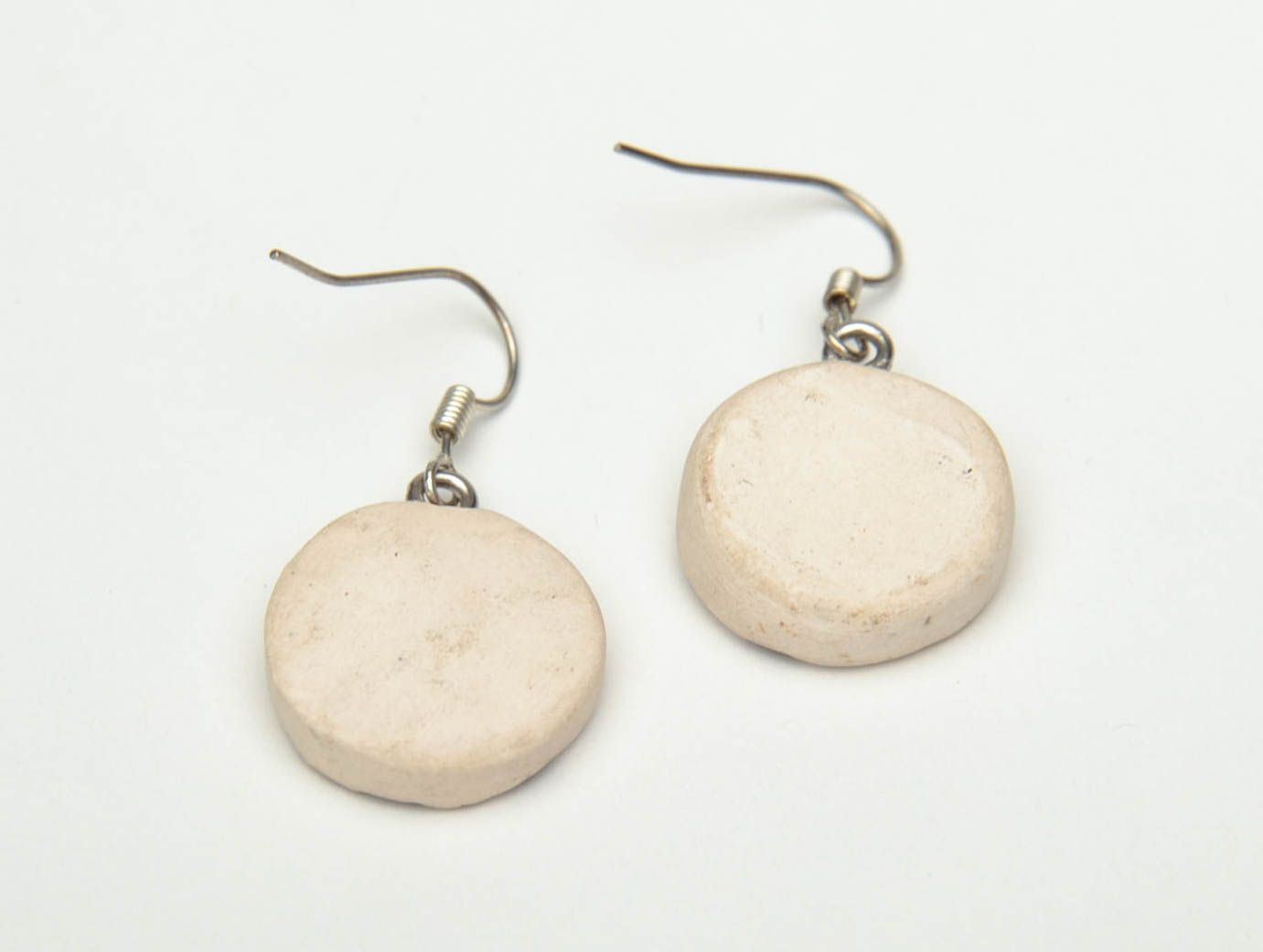 Round clay earrings in ethnic style photo 4