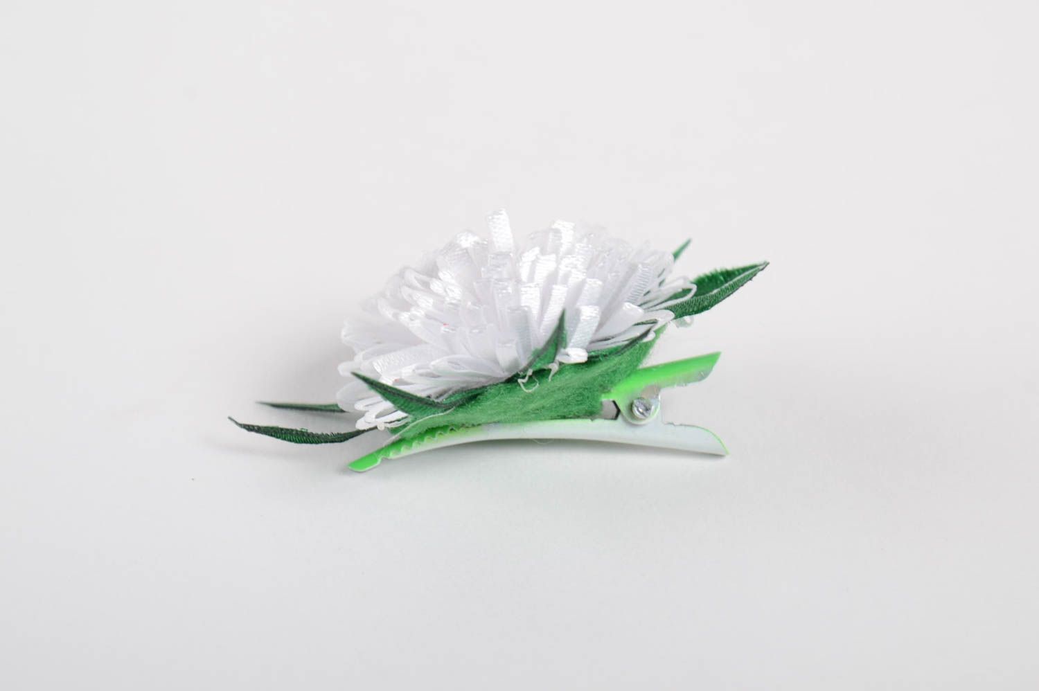 Barrette à cheveux fleur blanche en rubans et polaire faite main accessoire photo 3