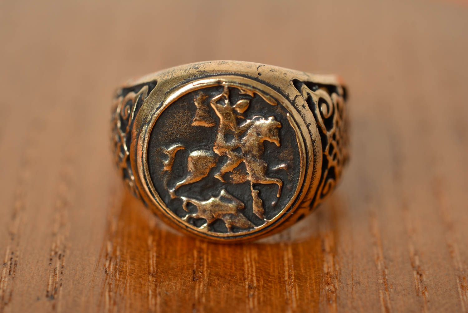 Beautiful homemade designer round top ring cast of bronze Georges the Victorious photo 1