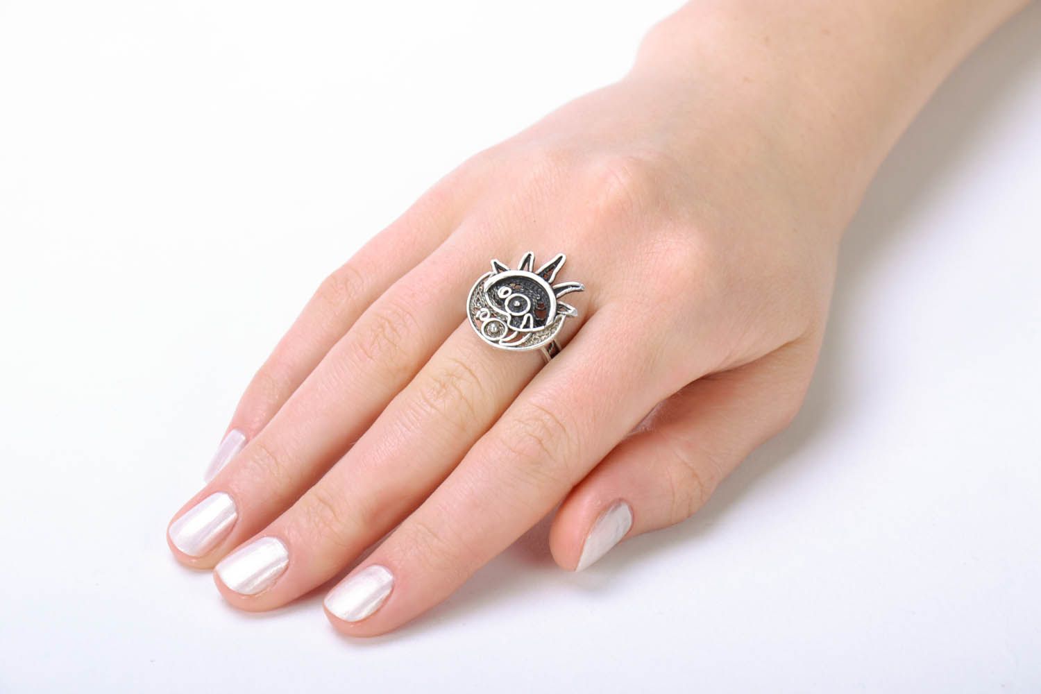 O anel feminino artesanal de prata foto 5