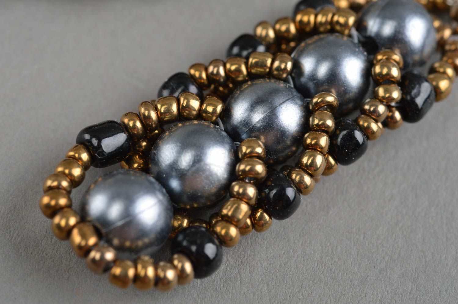 Boucles d'oreilles en perles fantaisie gris marron pendantes faites main stylées photo 5