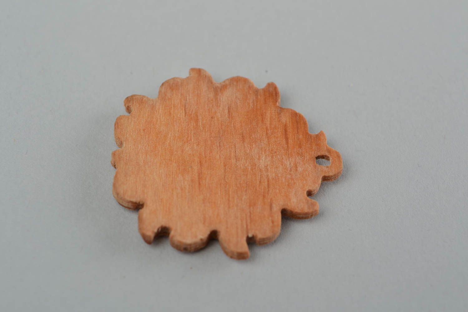 Pendentif talisman rond en bois fait main accessoire ethnique Croix de Lada photo 5