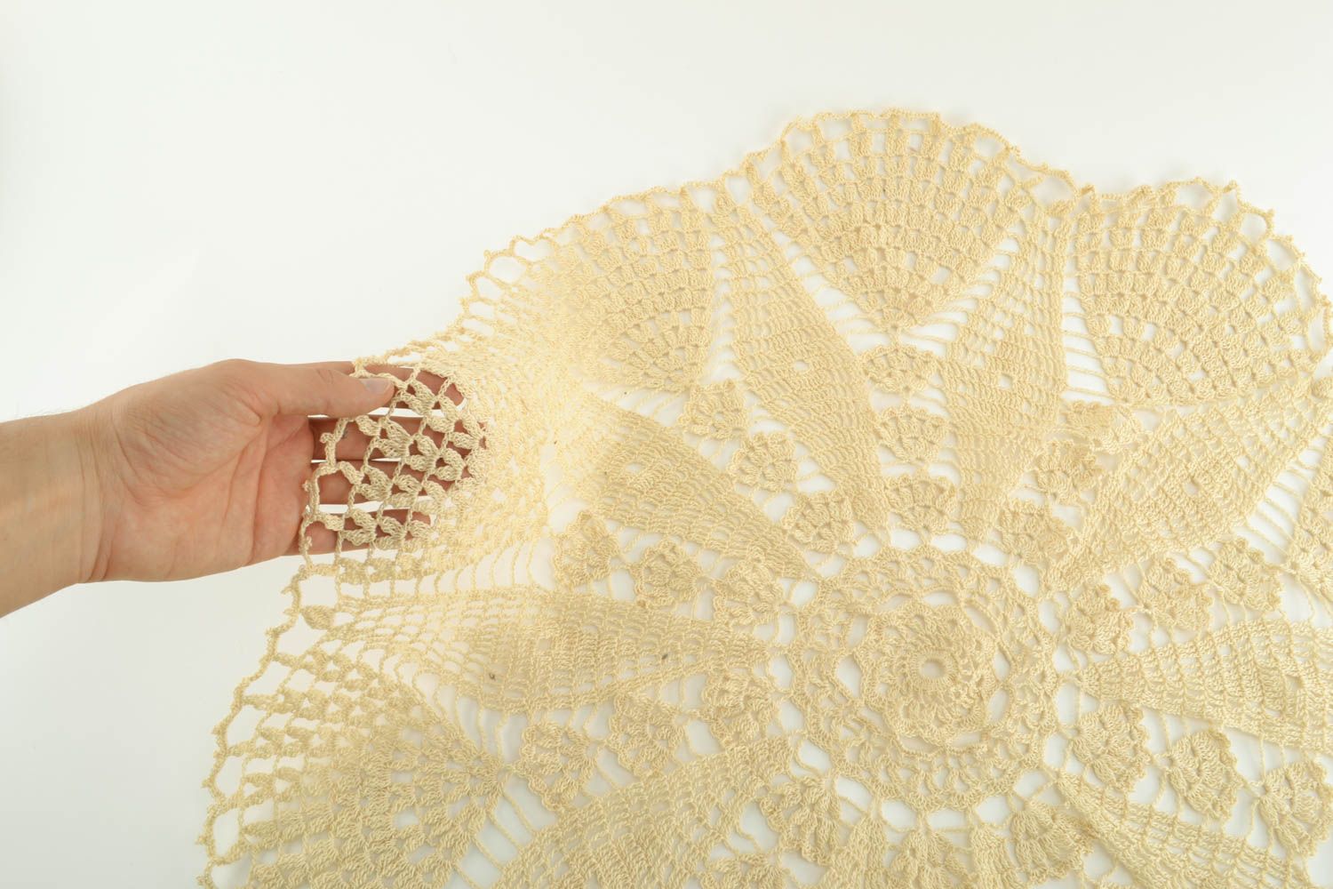 Nappe ajourée tricotée au crochet faite main originale de couleur beige photo 4