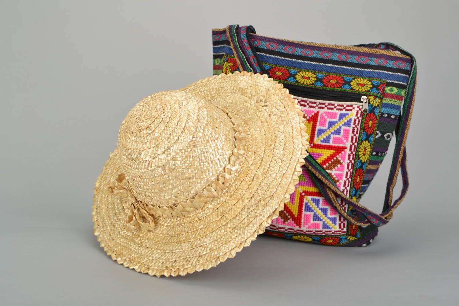 Women's straw hat photo 1