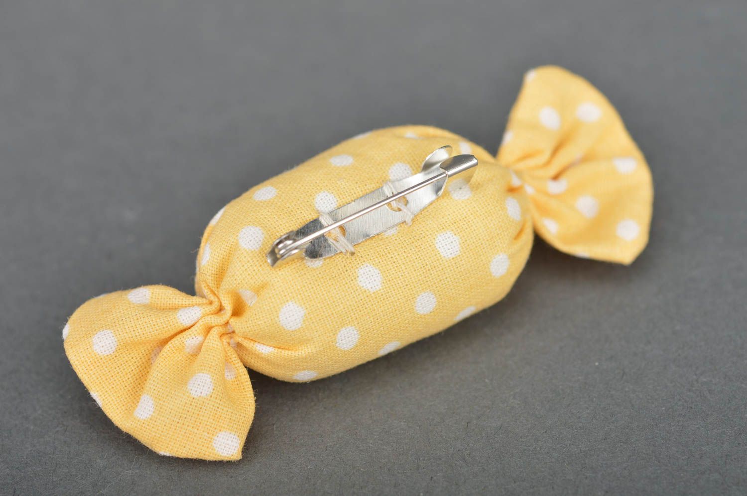 Broche bonbon en tissu de coton jaune à pois faite main accessoire pour fille photo 5