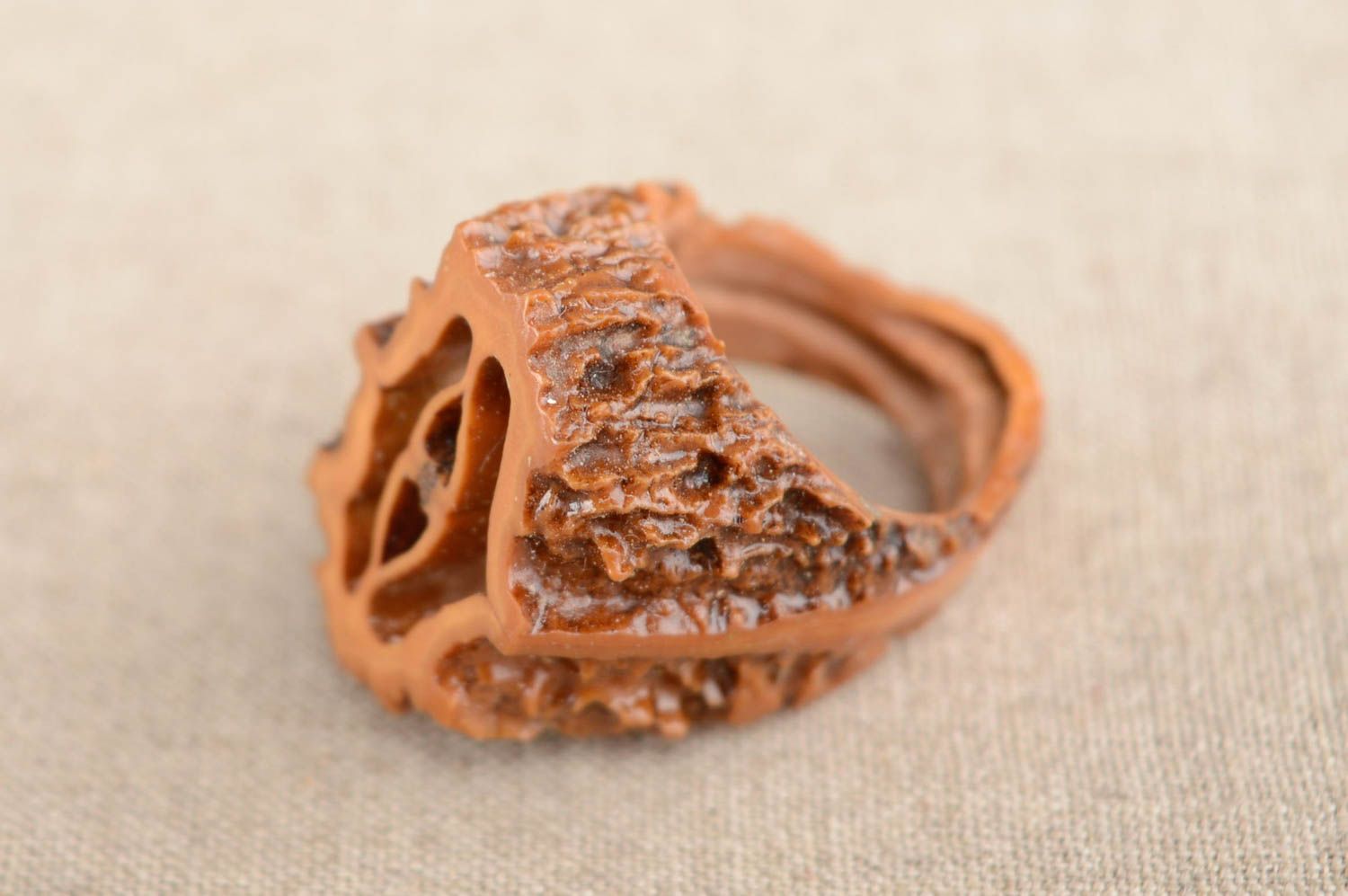 Handmade Ring aus Walnuss Holz 17 mm  foto 2