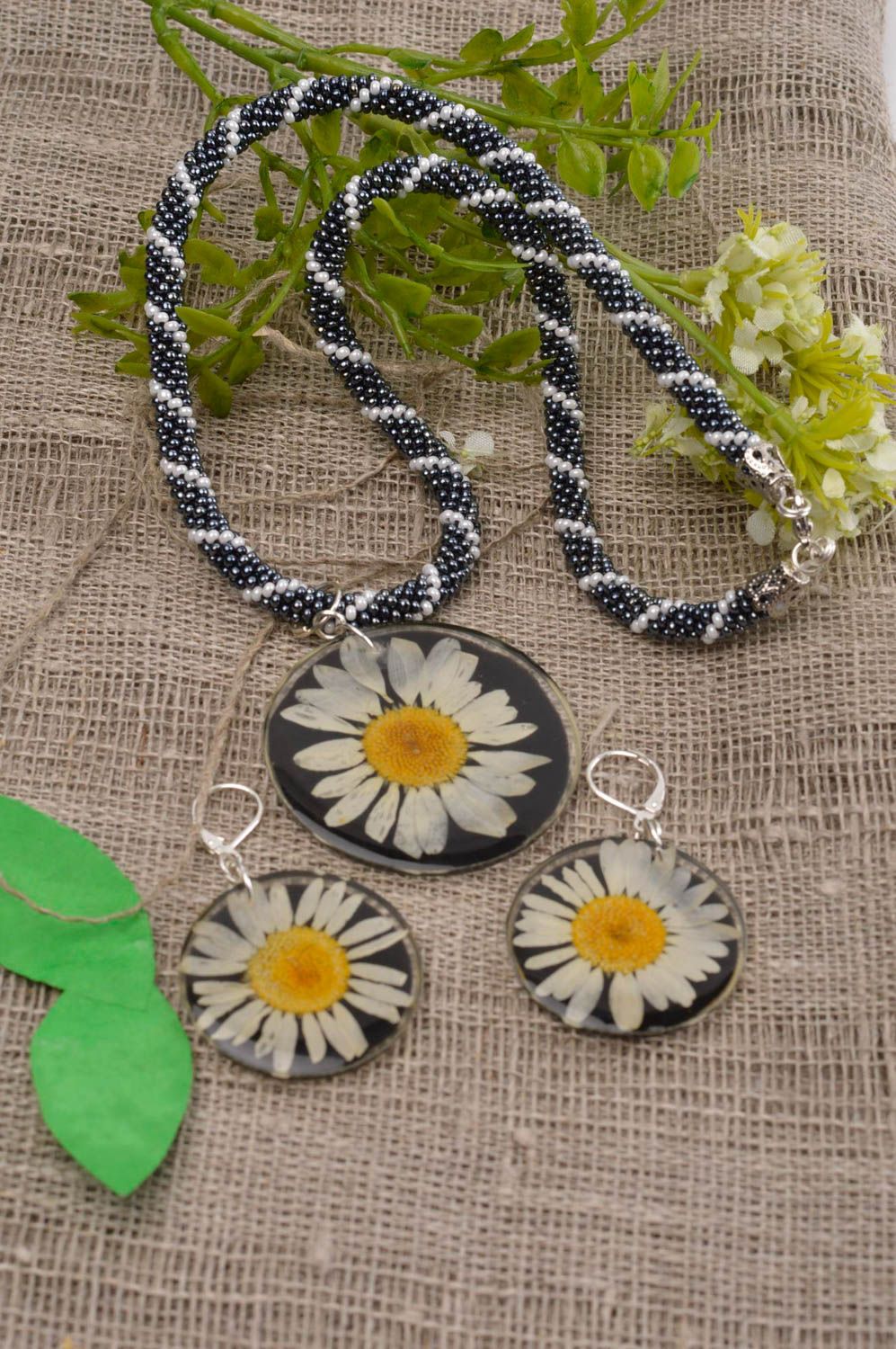 Epoxy resin jewelry handmade botanic pendant botanic earrings with dry flowers photo 1