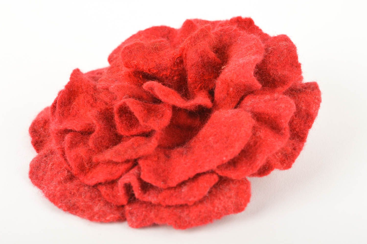 Broche Barrette fleur faite main rouge en laine feutrée Accessoire femme photo 2